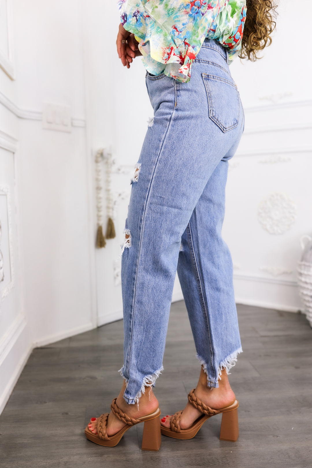 High-Rise Ripped Straight Leg Jeans – Light Wash Distressed Denim